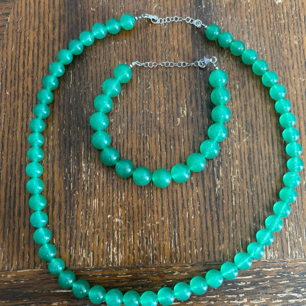 Elegant Green Jade Statement Necklace and Bracelet Set